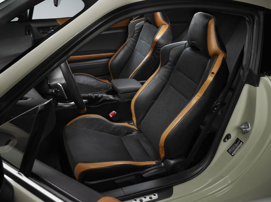 Интерьер Scion FR-S Release Series 2.0 2016 года  (фото 8 из 14)